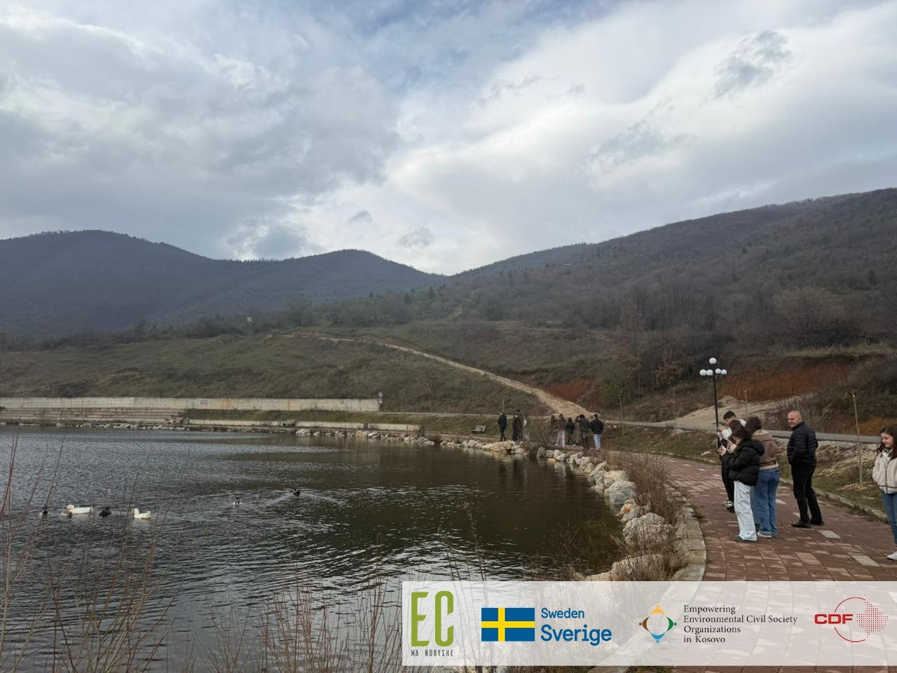 Nx&euml;n&euml;sit eksplorojn&euml; ekosistemet e nj&euml; liqeni relikt