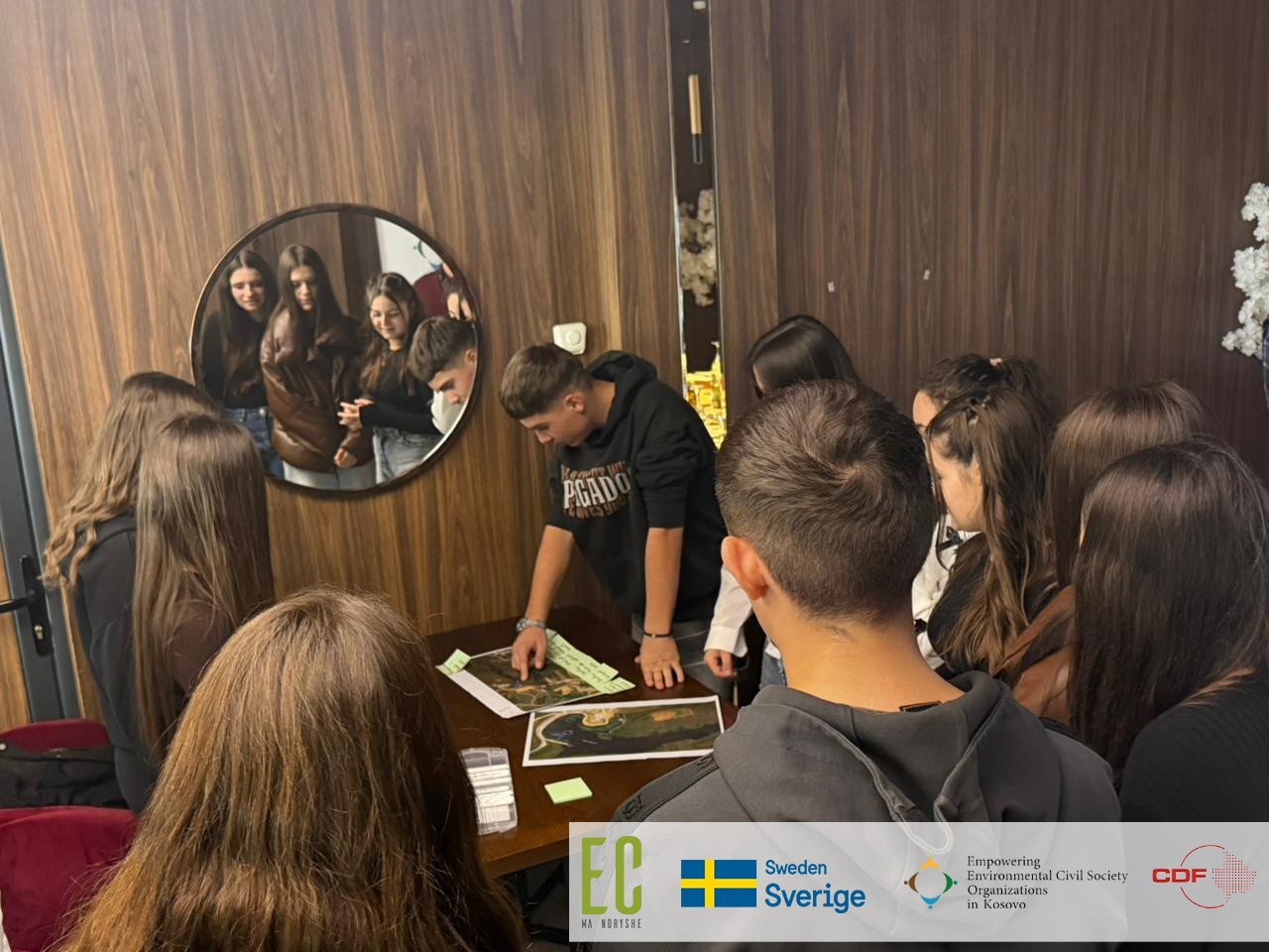 Nx&euml;n&euml;sit eksplorojn&euml; ekosistemet e nj&euml; liqeni relikt