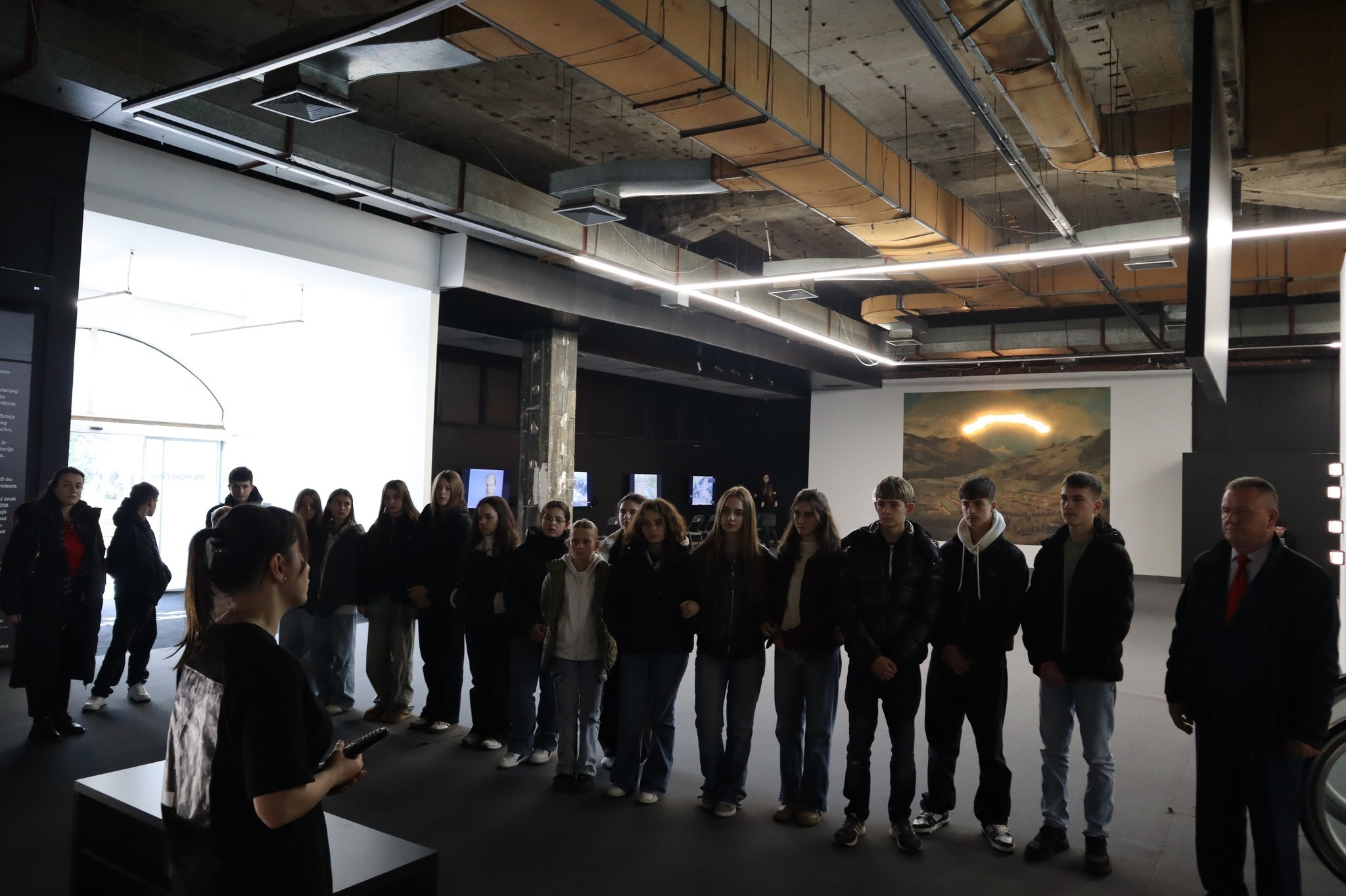 Nx&euml;n&euml;sit nga Peqani i Suharek&euml;s njihen me historin&euml; bashk&euml;kohore t&euml; Kosov&euml;s n&euml; &ldquo;Reporting House&rdquo;