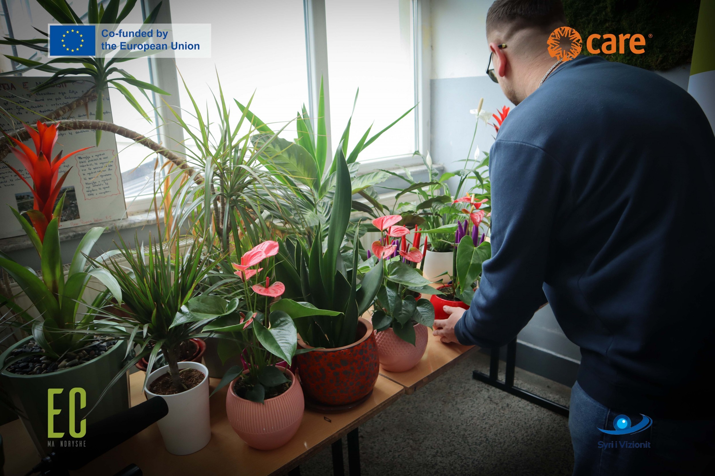 Nx&euml;n&euml;sit e Gjimnazit &ldquo;Remzi Ademaj&rdquo; n&euml; Prizren transformojn&euml; hap&euml;sir&euml;n shkollore me iniciativ&euml;n e gjelb&euml;r