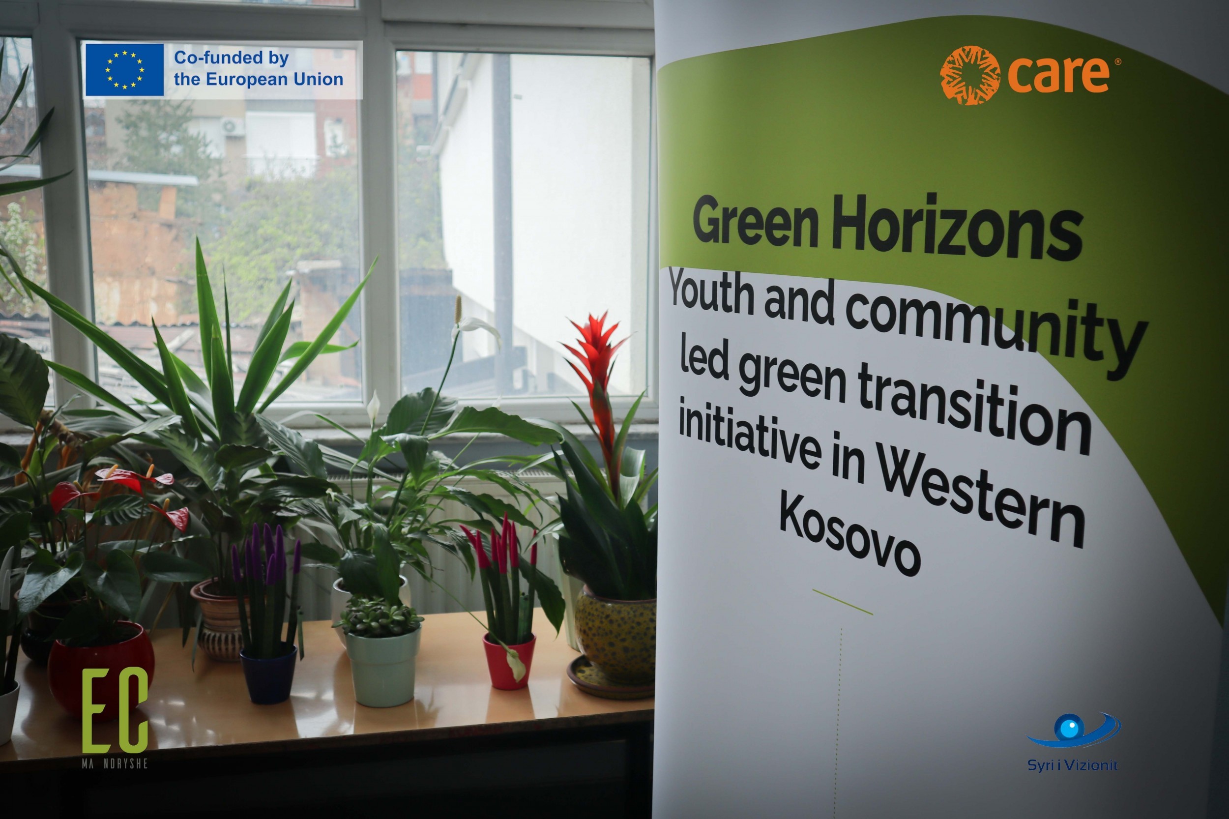 Nx&euml;n&euml;sit e Gjimnazit &ldquo;Remzi Ademaj&rdquo; n&euml; Prizren transformojn&euml; hap&euml;sir&euml;n shkollore me iniciativ&euml;n e gjelb&euml;r