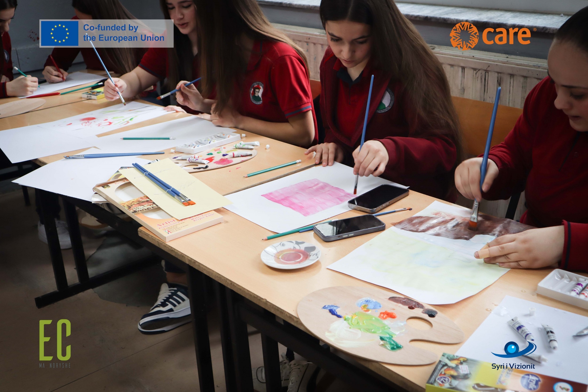 Nx&euml;n&euml;sit e Gjimnazit &ldquo;Remzi Ademaj&rdquo; n&euml; Prizren transformojn&euml; hap&euml;sir&euml;n shkollore me iniciativ&euml;n e gjelb&euml;r