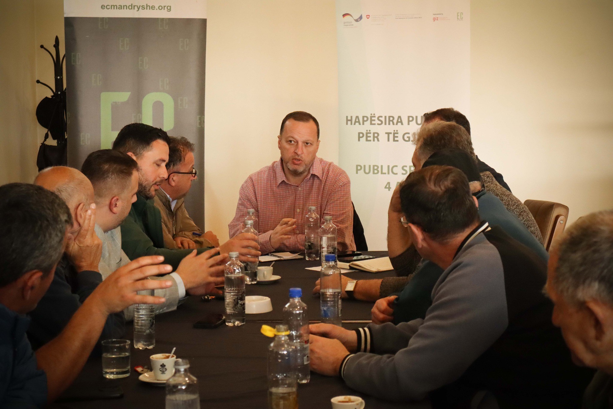 Mbahet takimi me banor&euml;t e lagjes &ldquo;Jeta e Re&rdquo;, diskutohen sfidat urbane dhe mjedisore