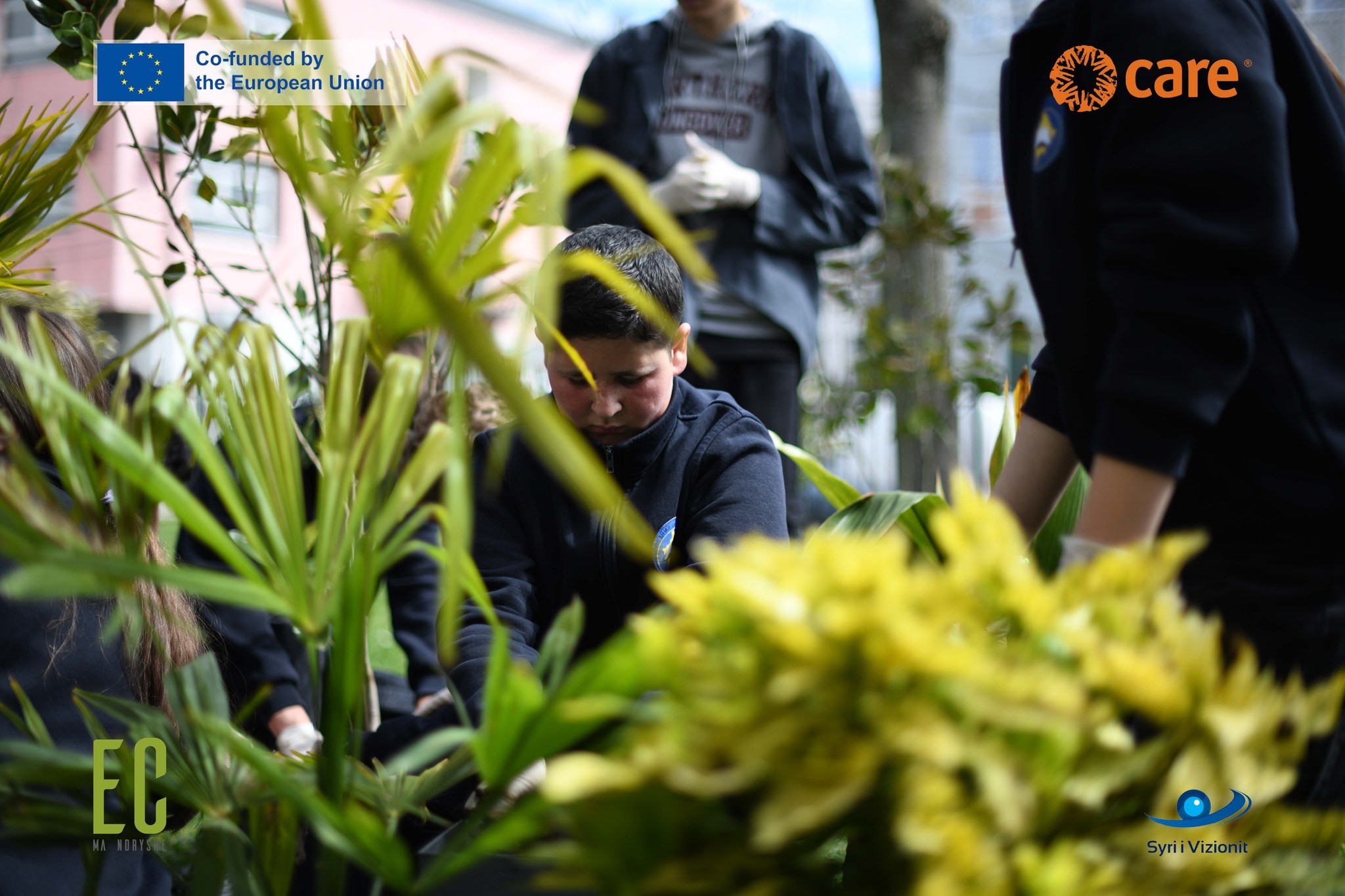 Nx&euml;n&euml;sit e SHMLE &ldquo;Kadri Kusari&rdquo; n&euml; Gjakov&euml; nd&euml;rmarrin nism&euml; p&euml;r gjelb&euml;rimin e hap&euml;sirave shkollore