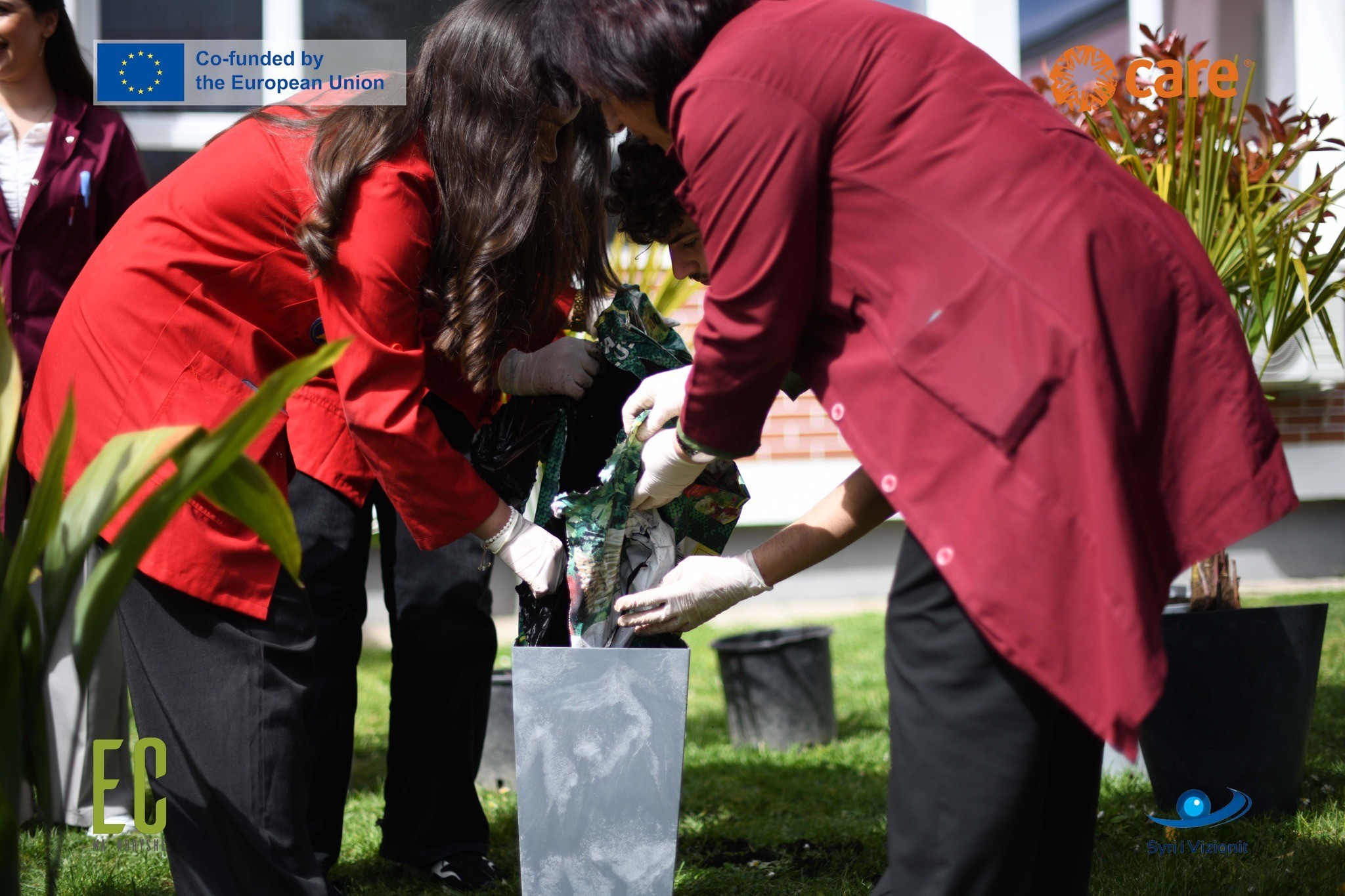 Nx&euml;n&euml;sit e SHMLE &ldquo;Kadri Kusari&rdquo; n&euml; Gjakov&euml; nd&euml;rmarrin nism&euml; p&euml;r gjelb&euml;rimin e hap&euml;sirave shkollore