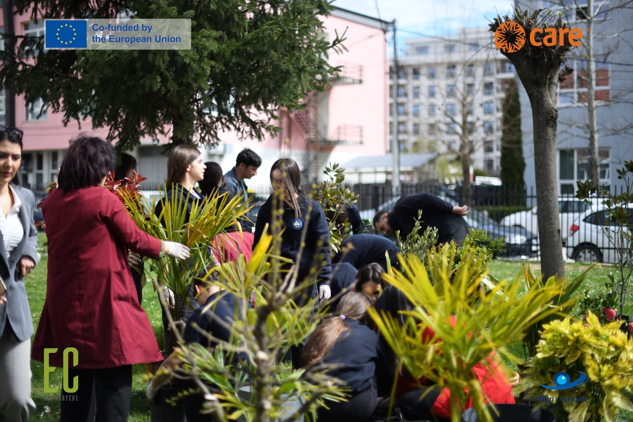 Nx&euml;n&euml;sit e SHMLE &ldquo;Kadri Kusari&rdquo; n&euml; Gjakov&euml; nd&euml;rmarrin nism&euml; p&euml;r gjelb&euml;rimin e hap&euml;sirave shkollore