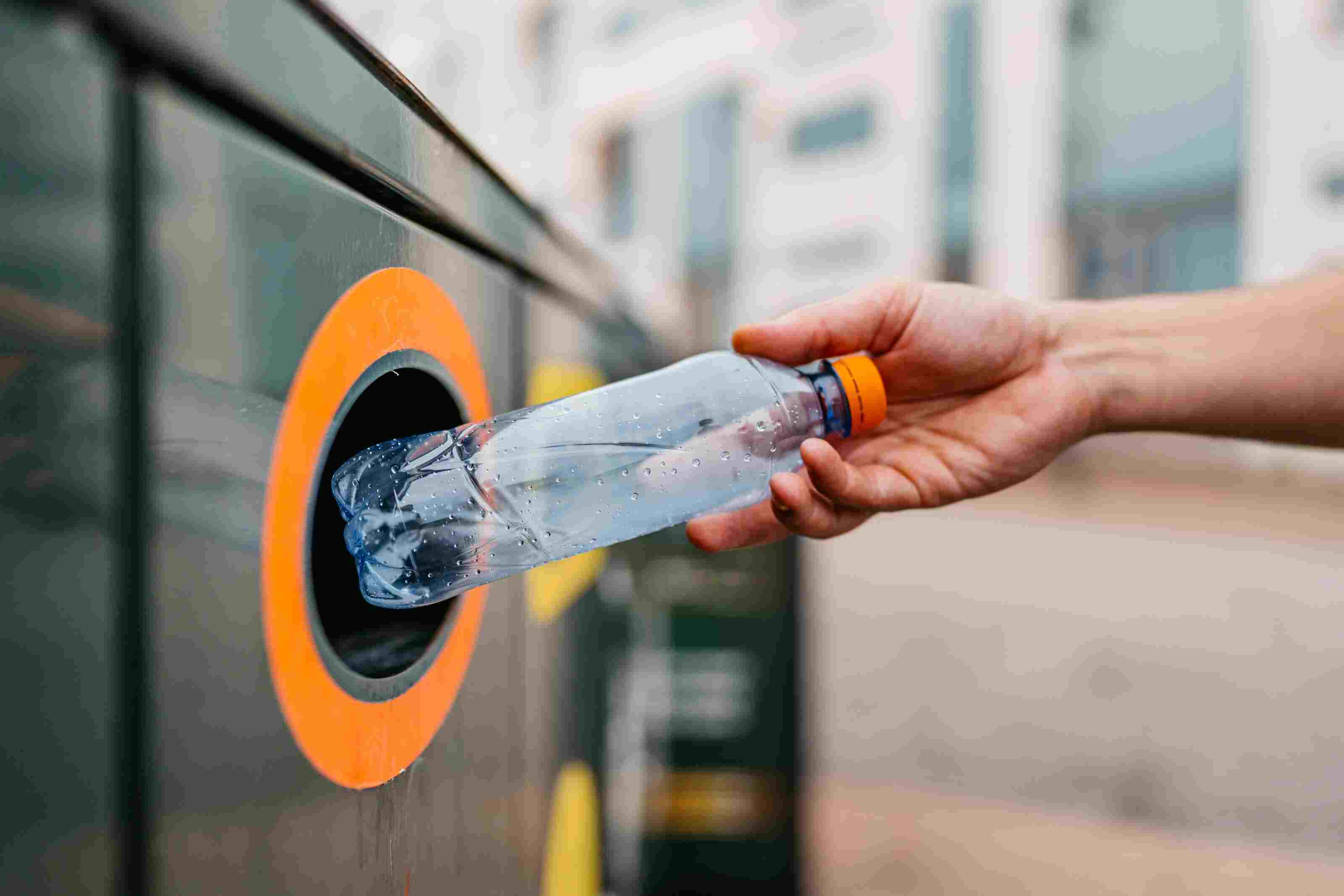 UK deposit return scheme to clean up plastic 