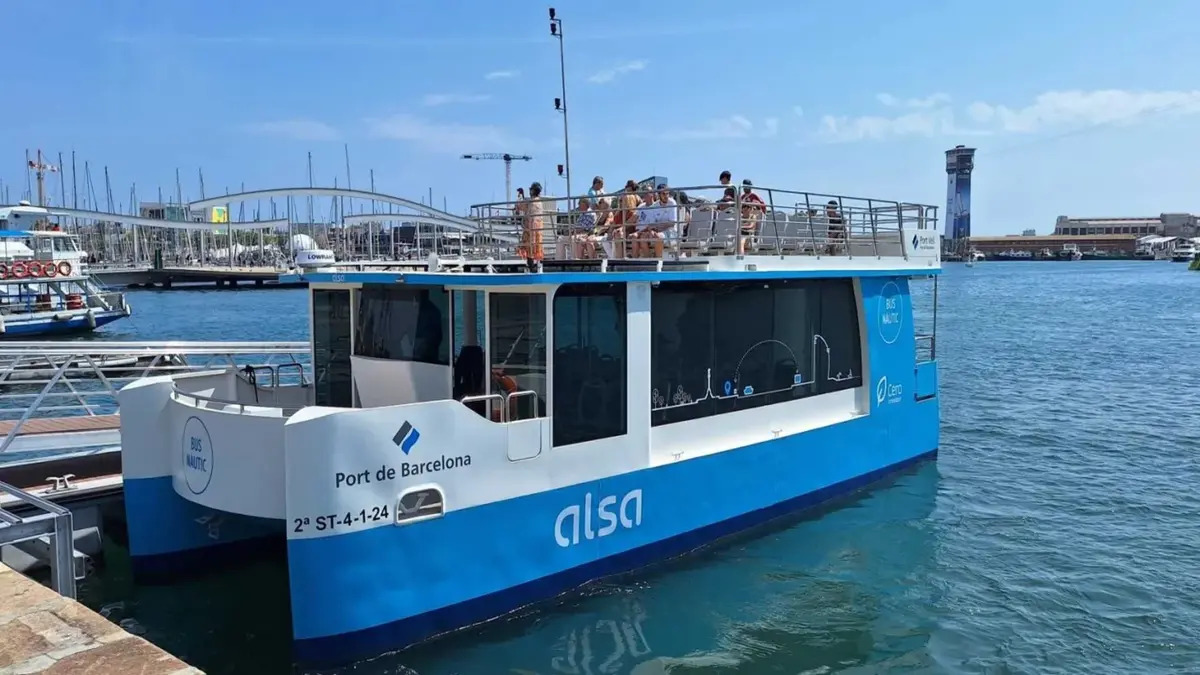 Barcelona’s electric water taxi runs 21 hours