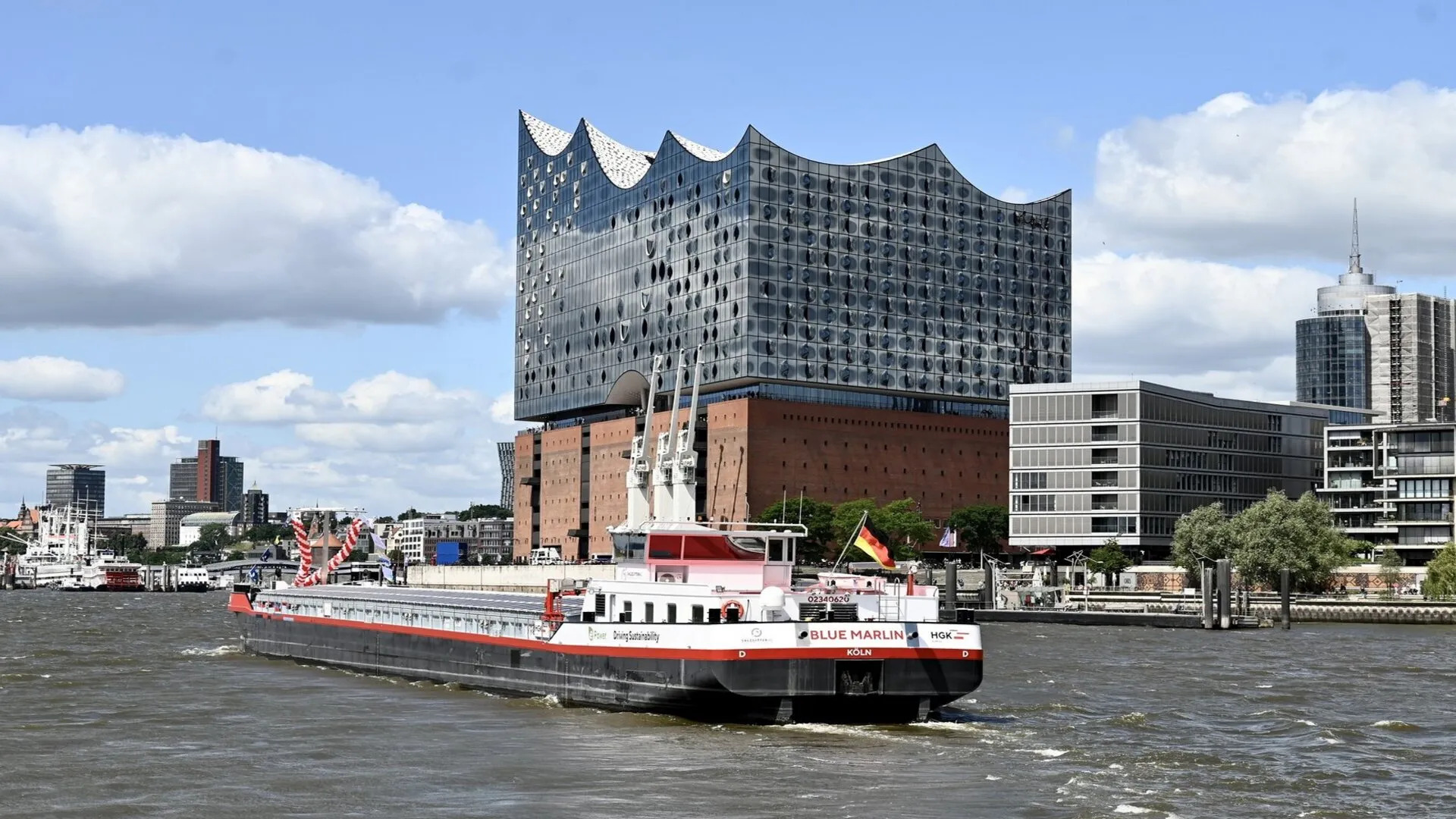  World’s first hybrid solar inland vessel