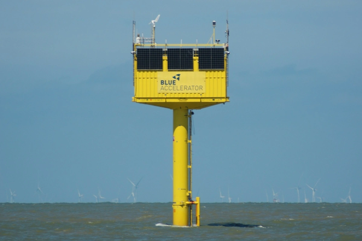 Crazy french invention turns waves into power