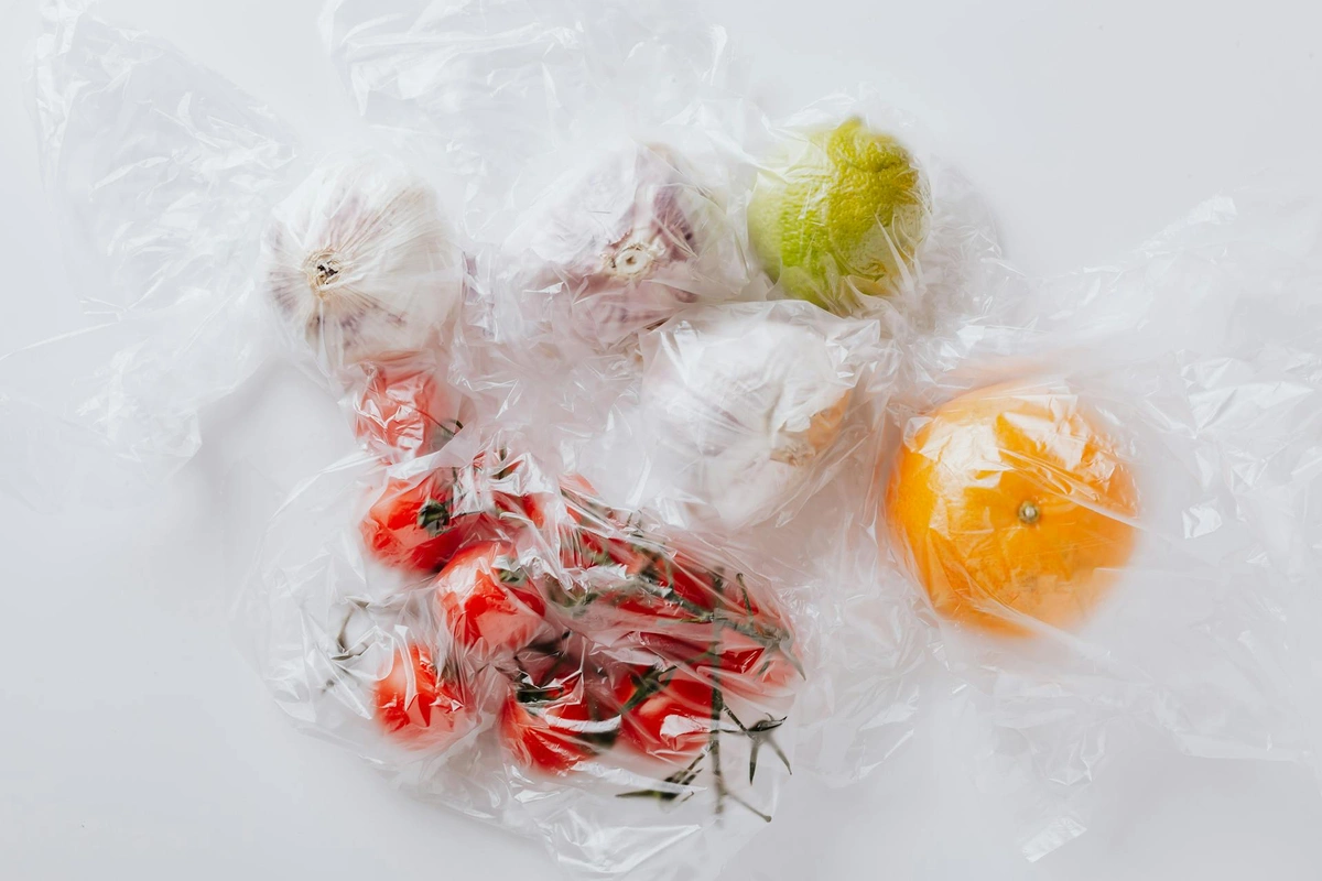 Edible biofilm for extending fruit shelf life