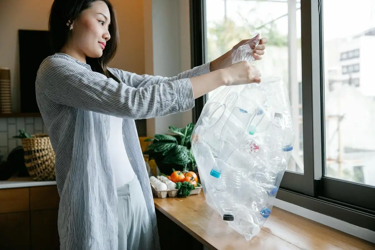 EU backs clampdown on single-use plastic packaging