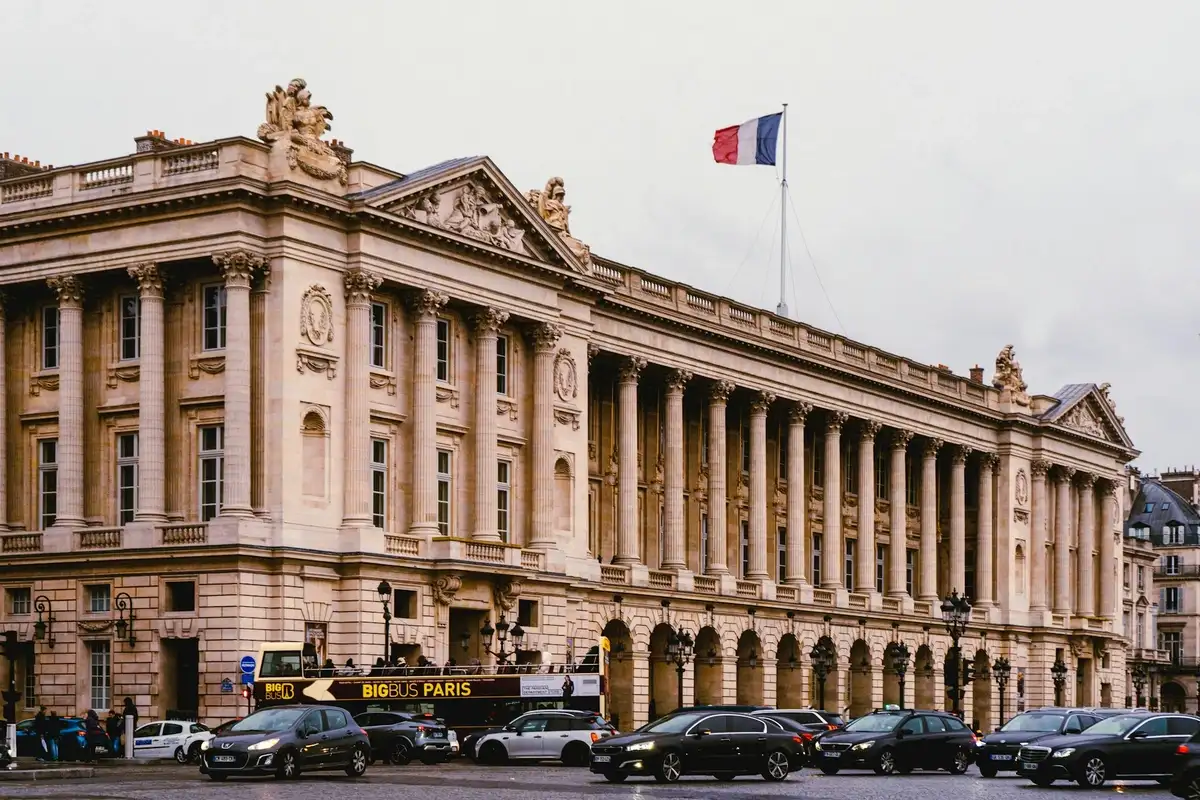 France will stop using fossil fuels in 2030