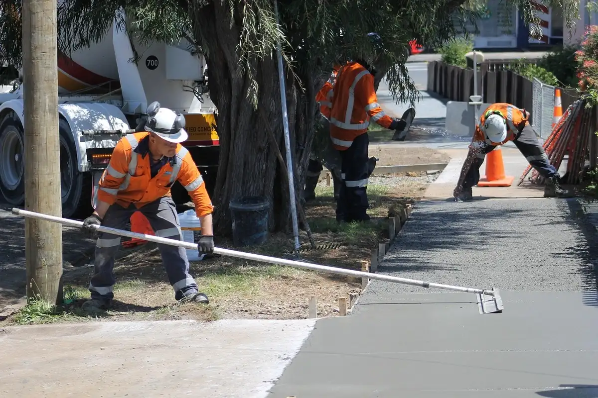 Los Angeles paints streets white to stay cool