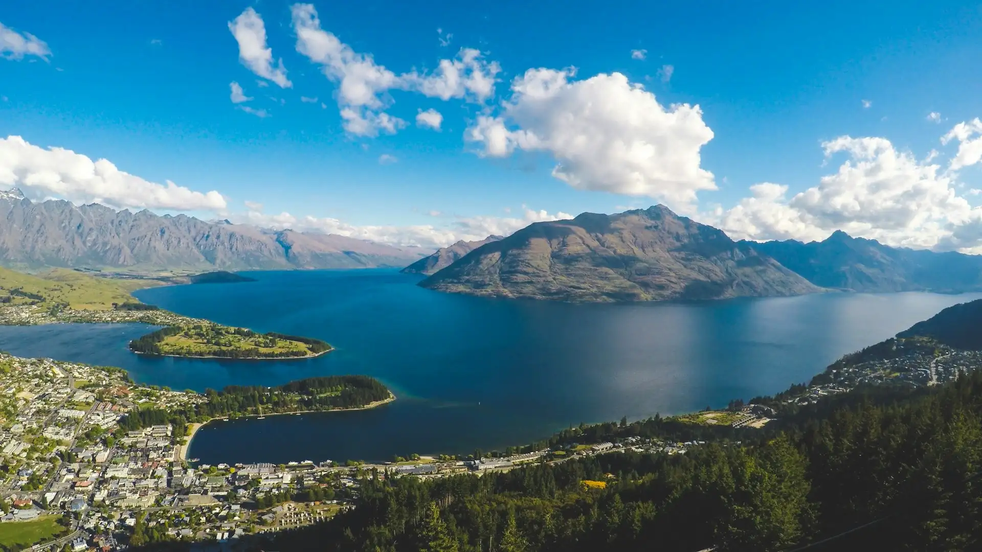 Foreign visitors to pay fee in New Zealand