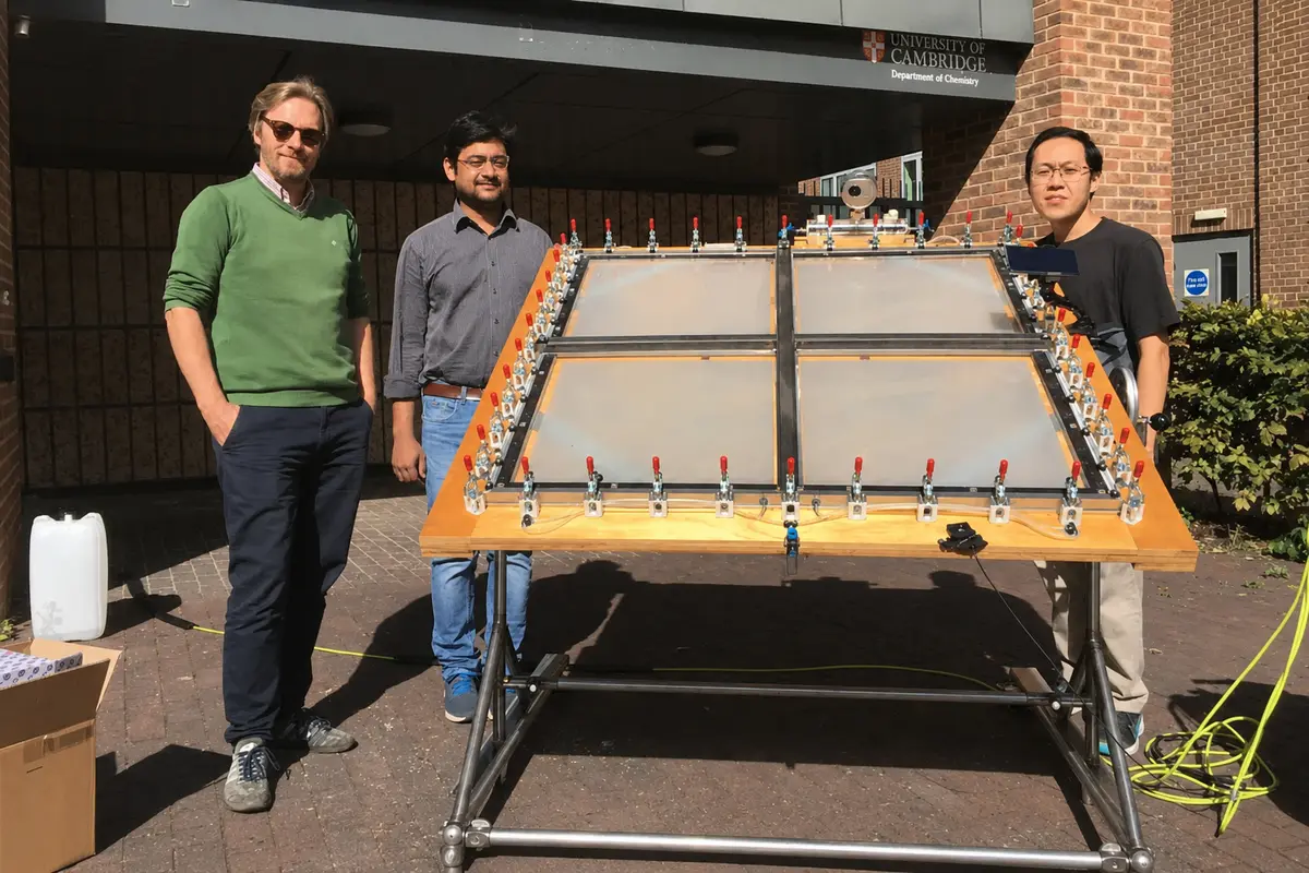  Solar reactor turns plastic into hydrogen