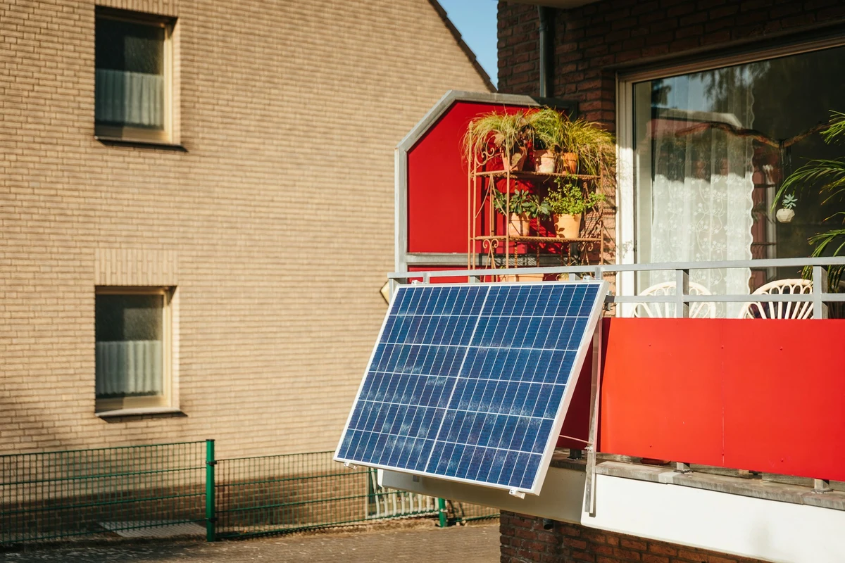 UK approves plug-in balcony solar panels for homes