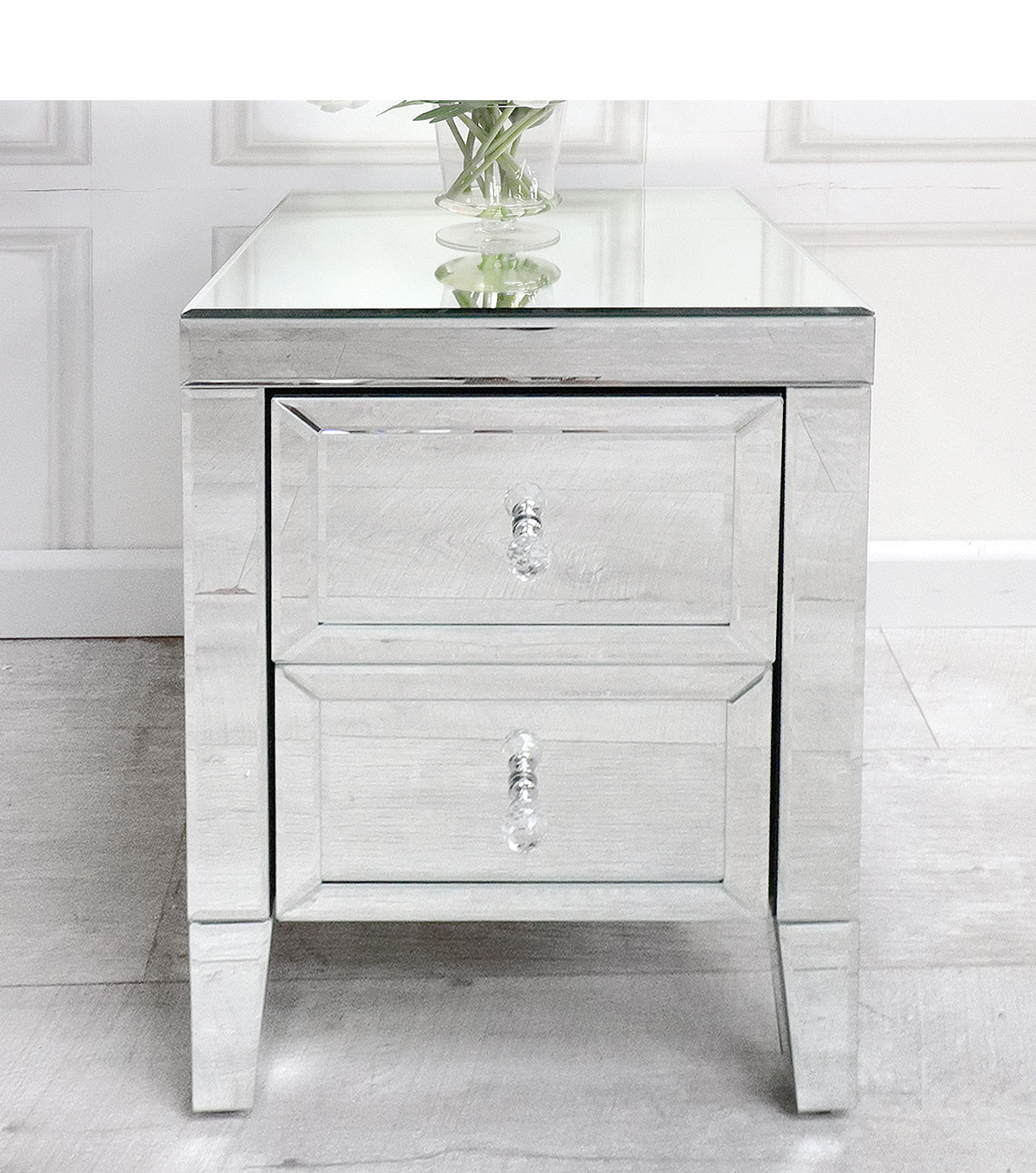 White mirror 2024 bedside table