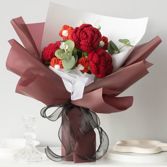 Tea Rose Crochet Flower Bouquet - Red