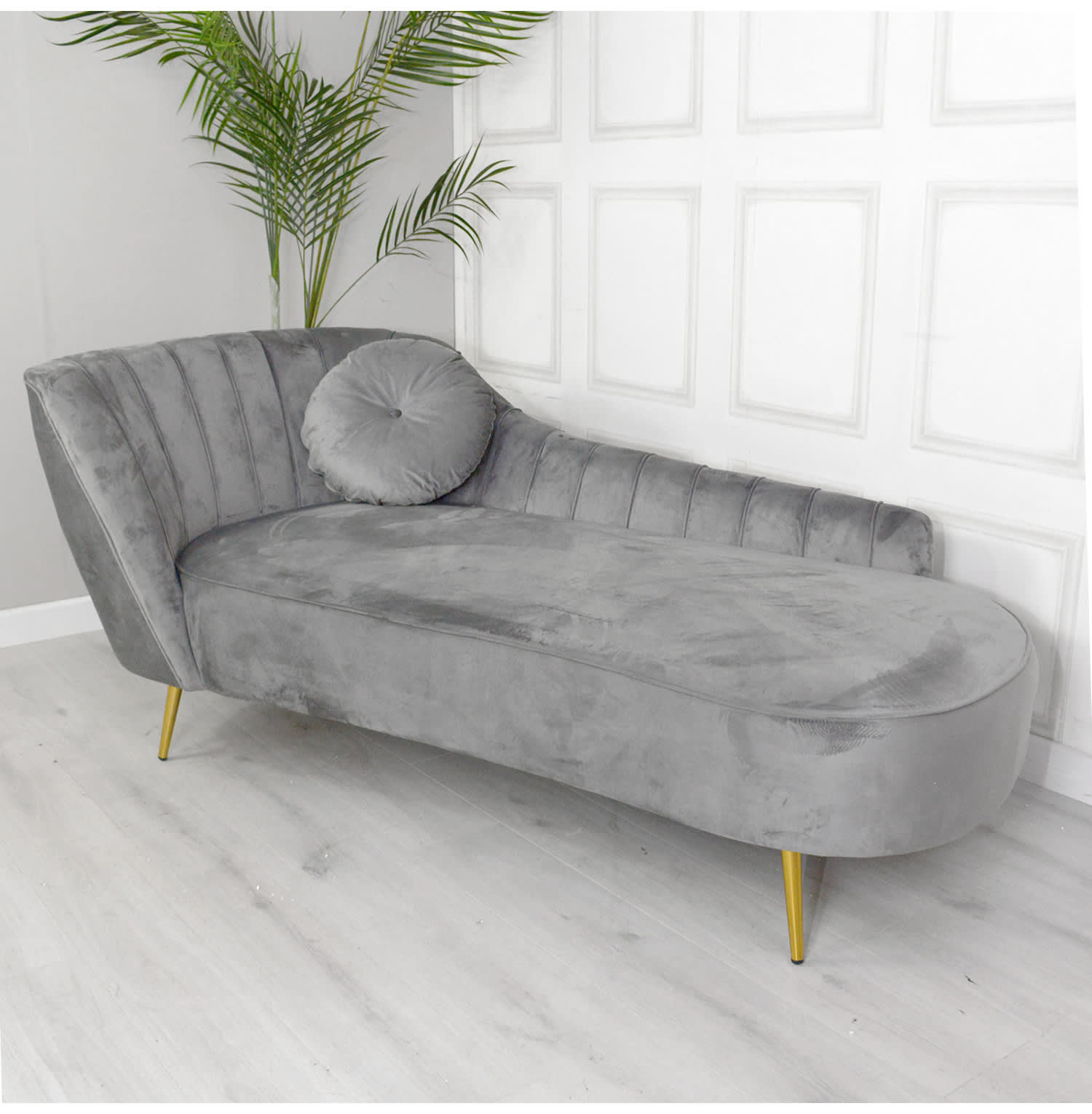 Tufted Grey Velvet Chaise Longue 