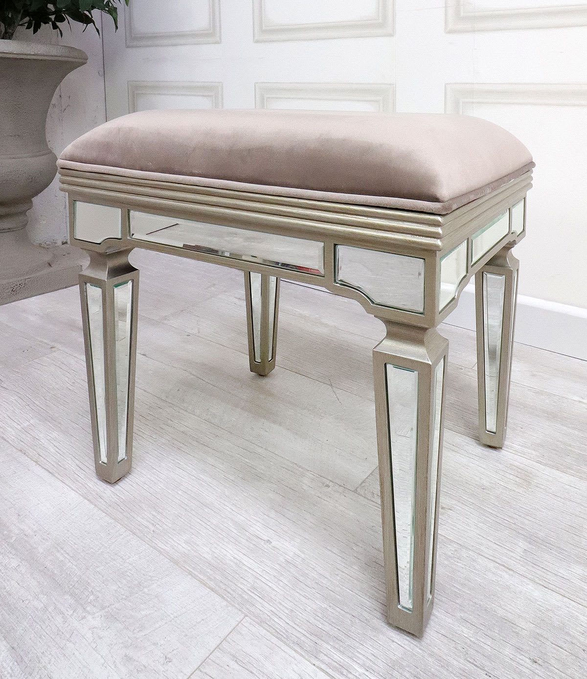 Florida Mirrored Glass with Champagne Stool