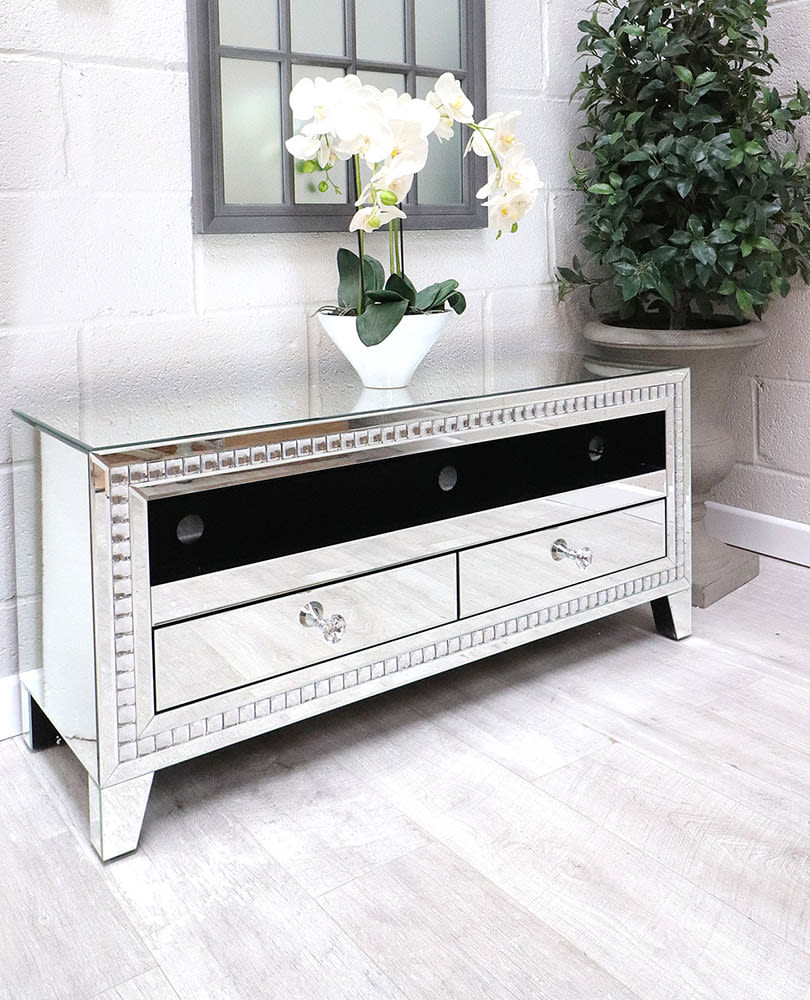 Chigwell Border TV Unit