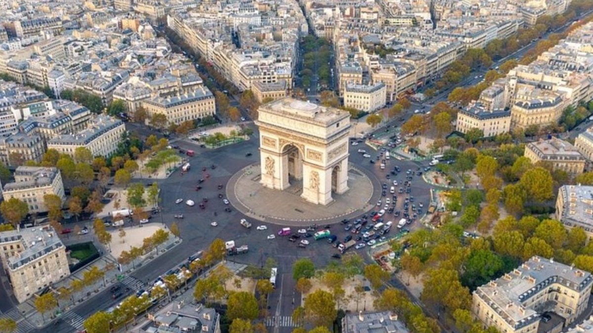 Paris protests force closures of landmarks and events Paris protests force closures of landmarks and events - paris protests