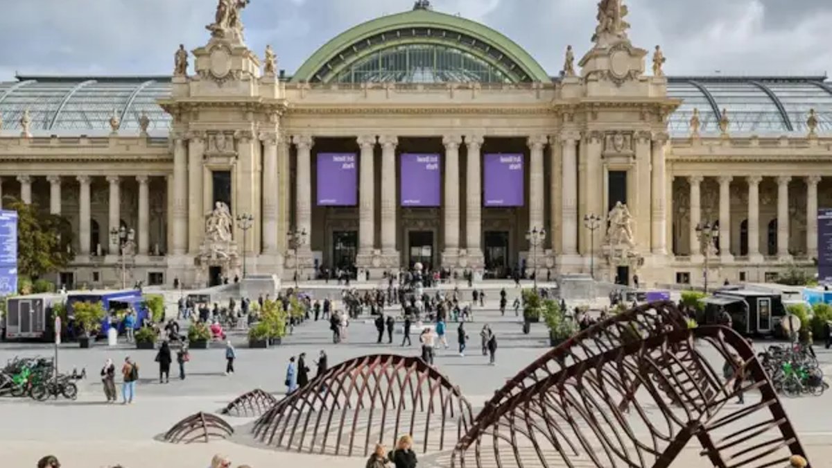 Art Basel Paris opens, closes two days early - basel paris