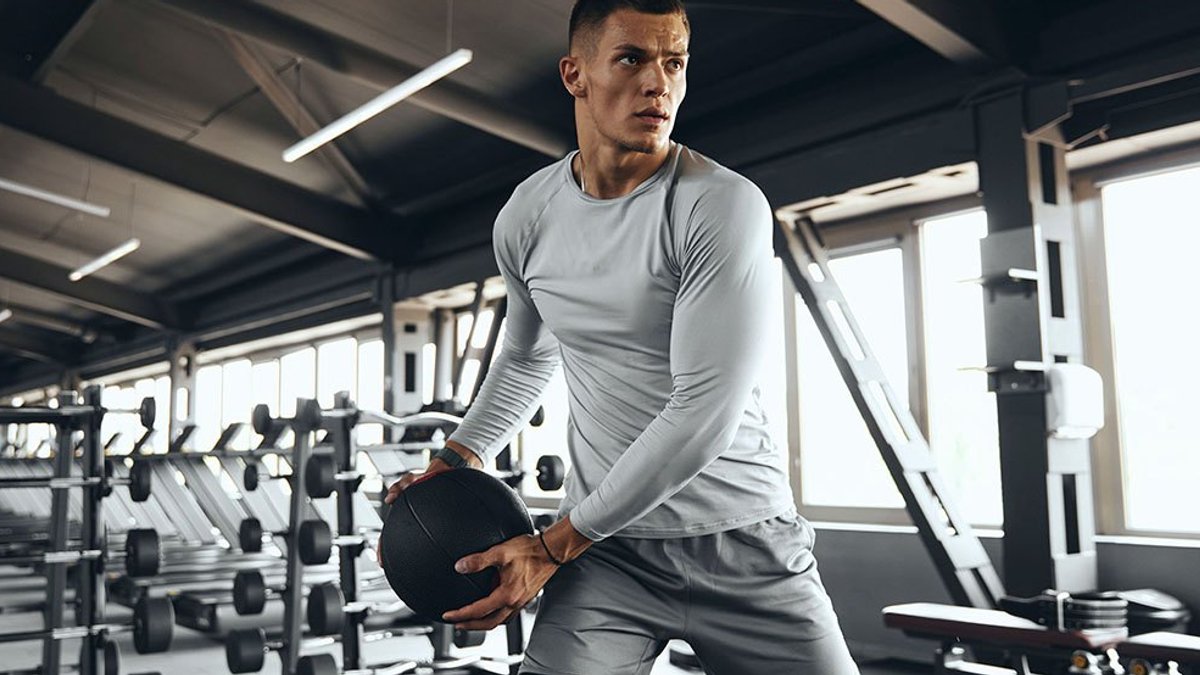 Medicine Ball Slam Boosts Rotational Power for Athletes - rotational power