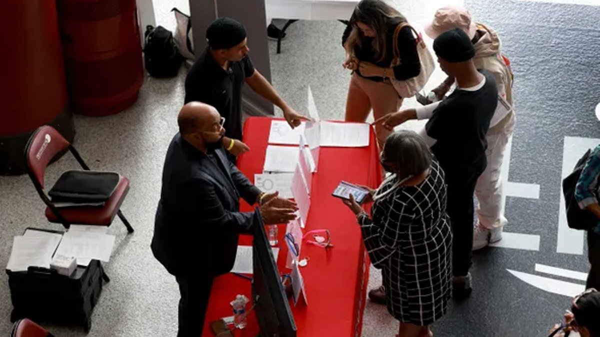 Recruiters struggle as AI agents and bots flood job markets Recruiters struggle as AI agents and bots flood job markets - ai agents bots job market