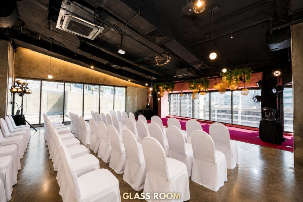 GLASS ROOM
