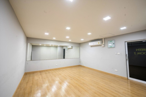 GREEN ROOM 2