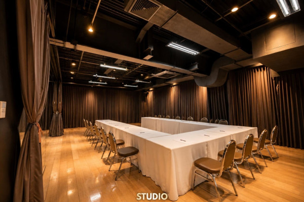 STUDIO