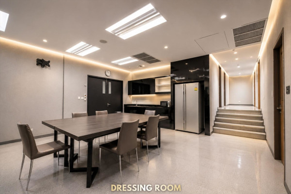 DRESSING ROOM