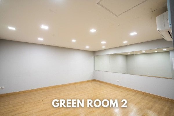 GREEN ROOM 2