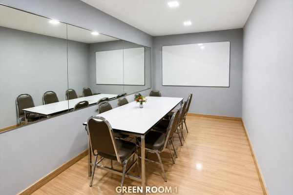 GREEN ROOM 1