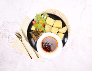 Calorie deficits with Boiled Yam with Beef Ata Dindin Sauce & Fruit Bowl