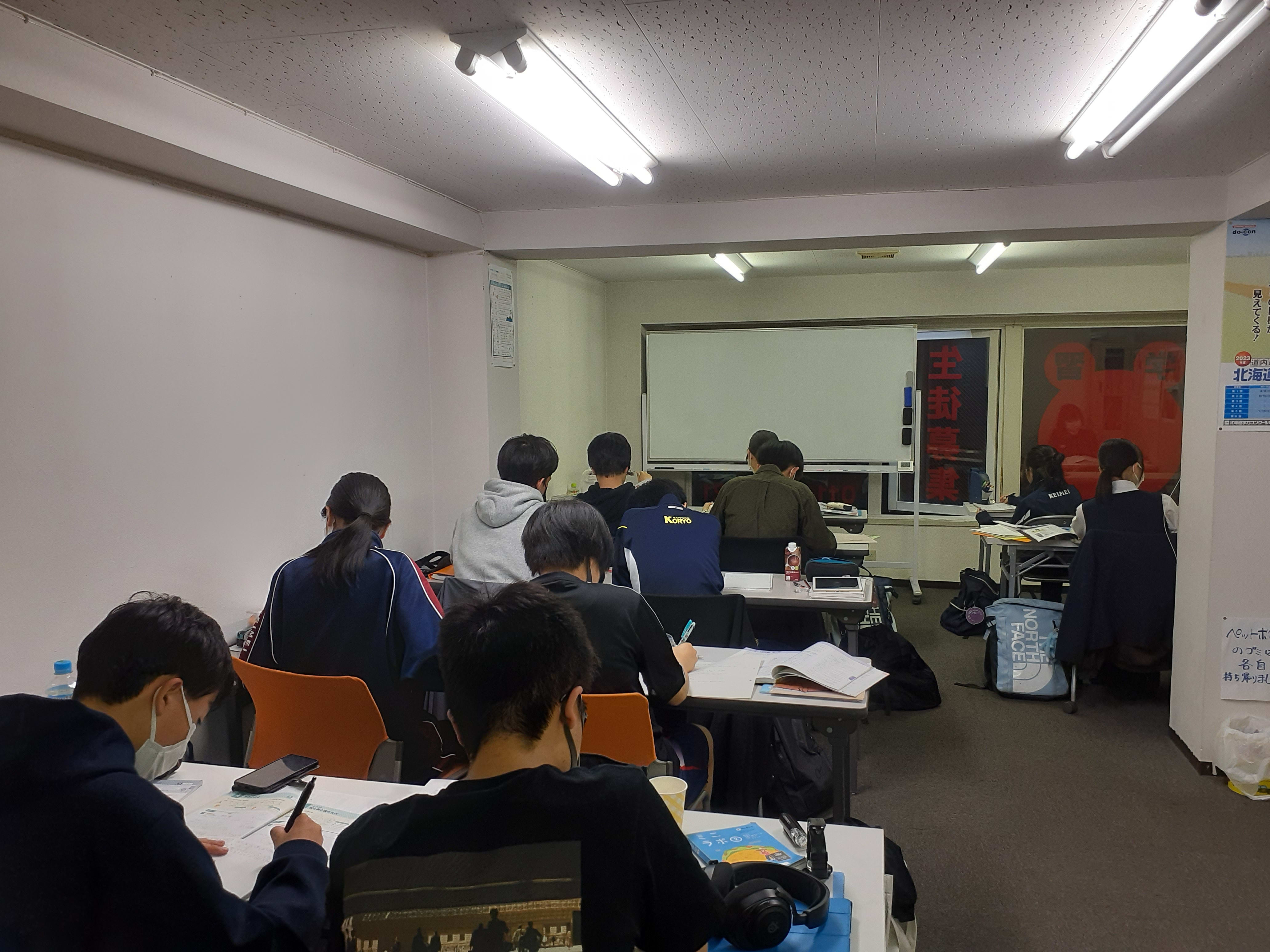 期末テスト一週間前！ 塾生は毎日通塾しています！（画像は中学3年生です）