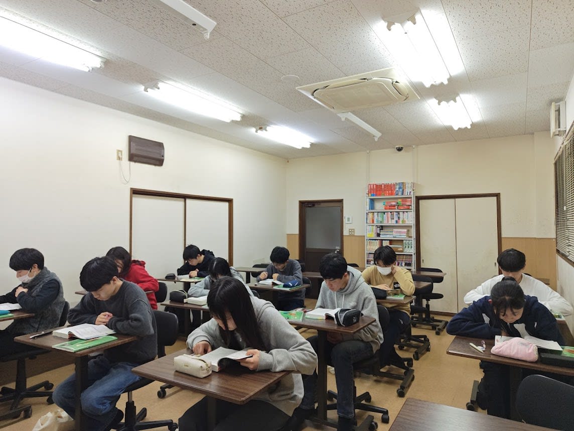 塾長ブログ No.163 2026/04/21 「英語力低下」のニュースに思うこと。学窓社ゼミが「読み書き」にこだわる理由