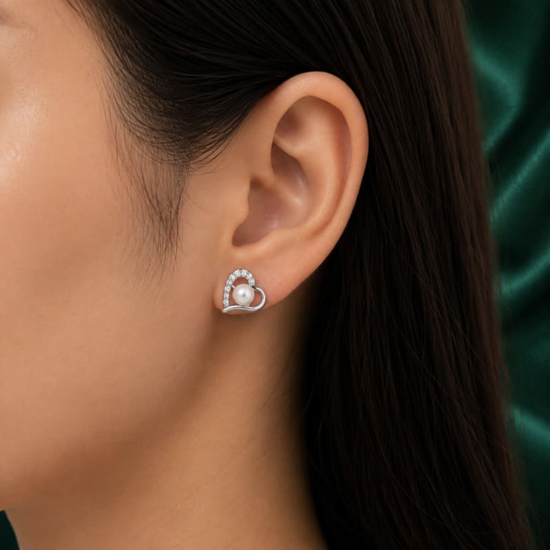 Pearl with heart silver stud - view 3