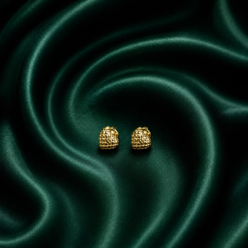 Heart plain gold plated stud