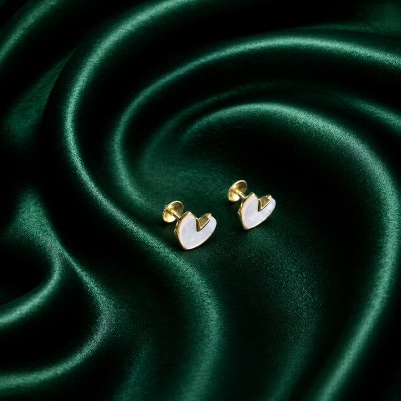 Heart plain gold plated stud