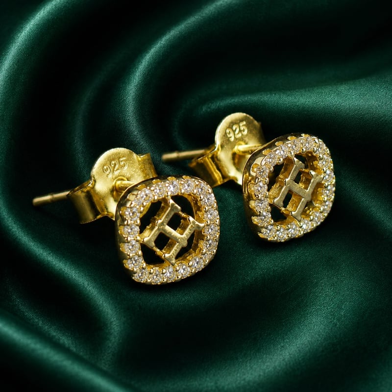 Stone H Gold plated stud