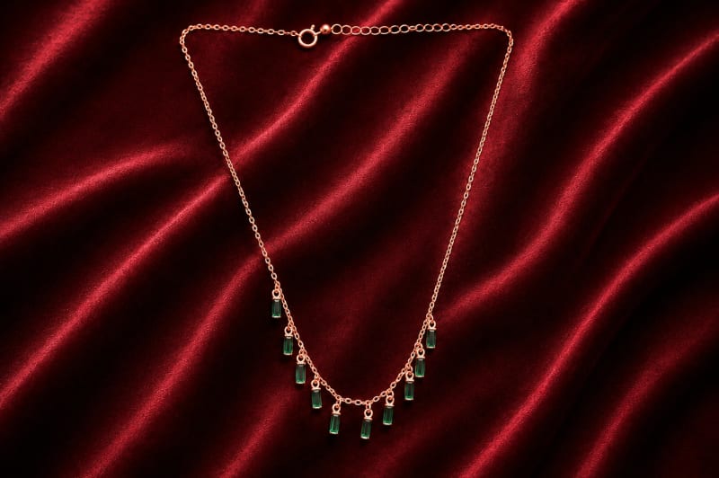 Raindrop green stone pendant chain - view 3