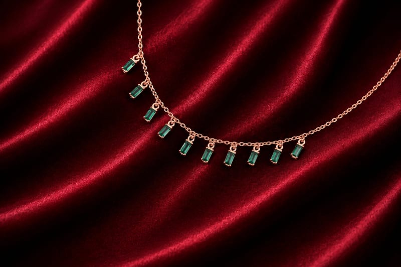 Raindrop green stone pendant chain