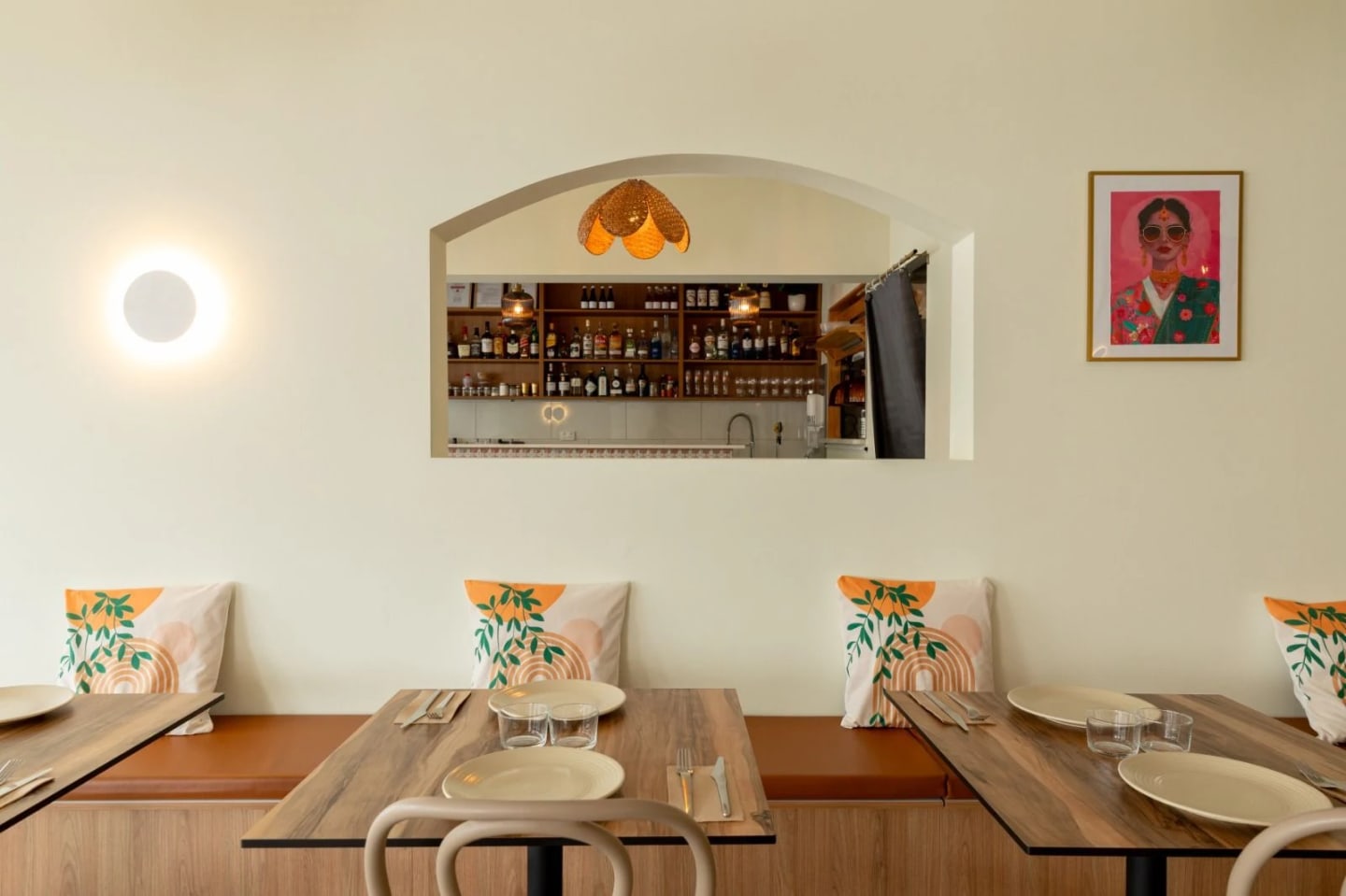 Pangaat dining room arch