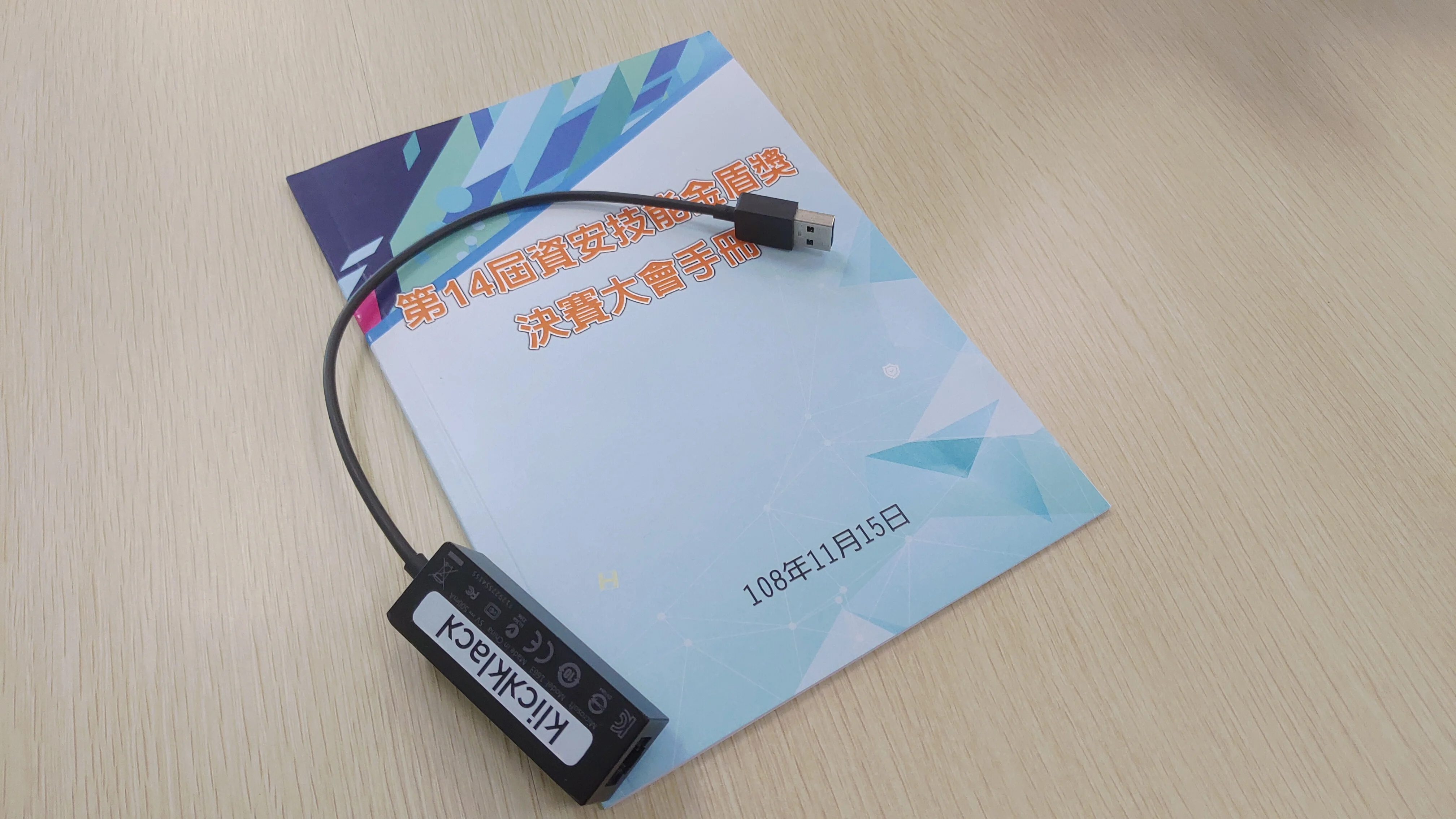 https://res.cloudinary.com/eevee-blog/image/upload/f_auto,q_auto/v1741528028/blog-posts/2019-11/16-cable-adapter.webp