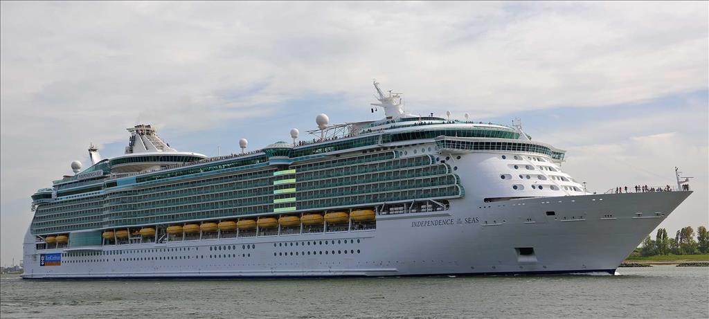 independence of the seas vs navigator of the seas compare cruise cruise ship size comparison