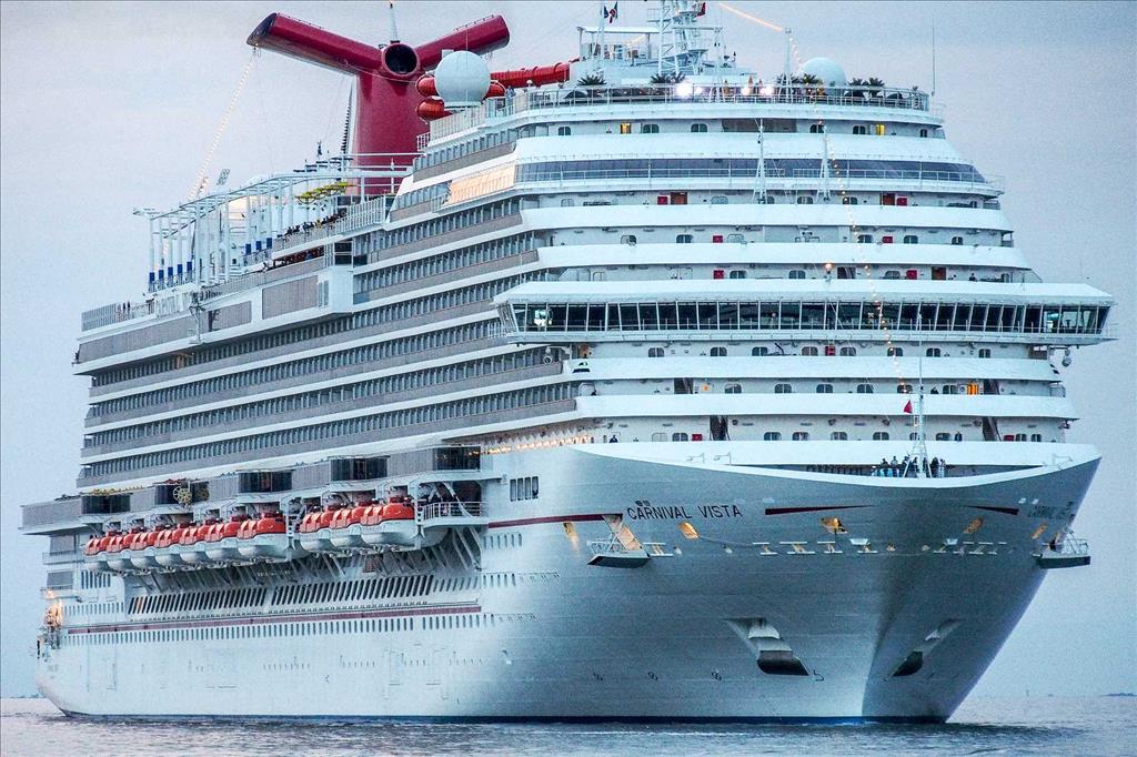 carnival freedom vs carnival vista compare cruise amenities food carnival ships size