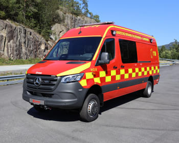 Lett brannbil med Rosenbauer UHPS® XL slokkeanlegg til Lundenes